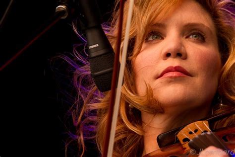 Alison Krauss: A Guide About The Bluegrass Icon。